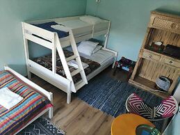 FlipFlop Beach Bar & Rooms