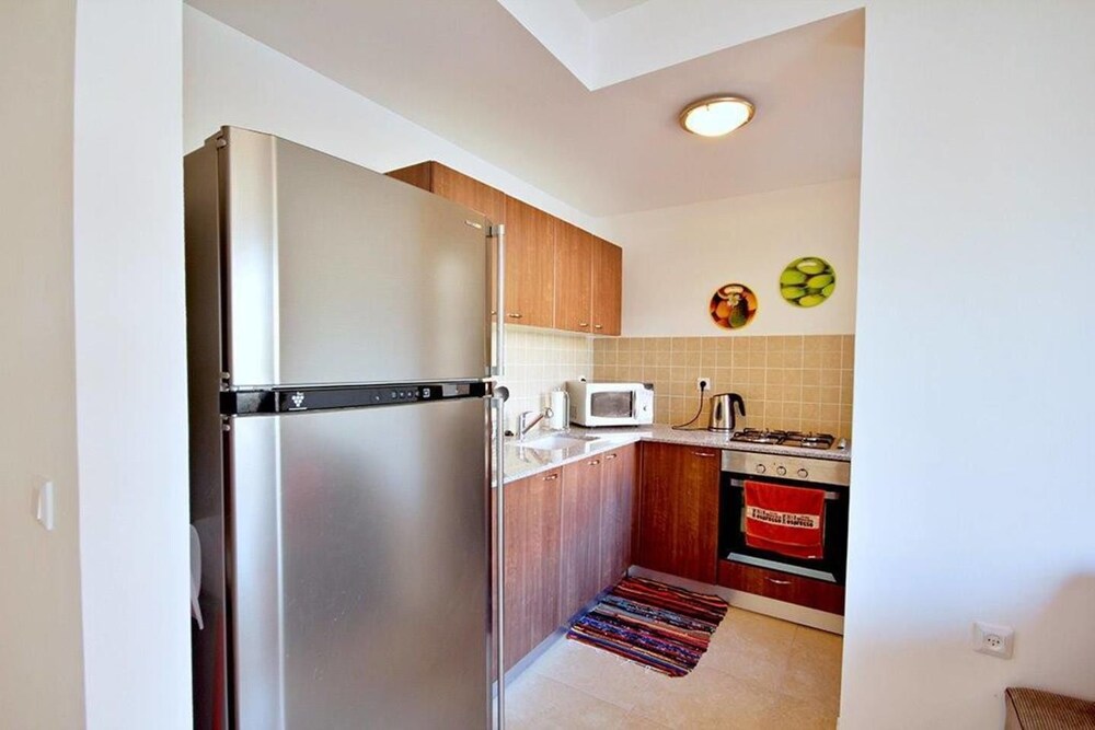 2BDR Amazing Location with Parking