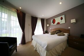The Dewdrop Inn