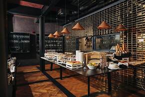 ROXANICH Winery and Design Hotel
