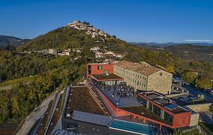 ROXANICH Winery and Design Hotel