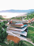 ROXANICH Winery and Design Hotel