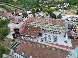 ROXANICH Winery and Design Hotel