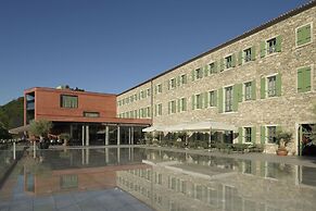 ROXANICH Winery and Design Hotel