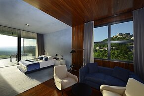 ROXANICH Winery and Design Hotel
