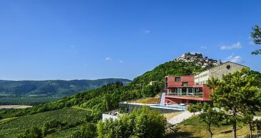 ROXANICH Winery and Design Hotel