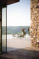 ROXANICH Winery and Design Hotel