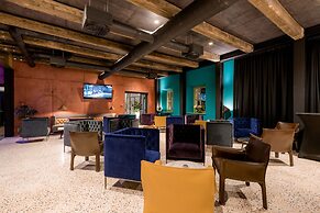 ROXANICH Winery and Design Hotel