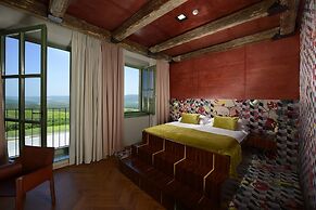 ROXANICH Winery and Design Hotel
