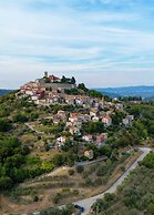 ROXANICH Winery and Design Hotel