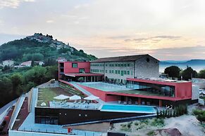 ROXANICH Winery and Design Hotel