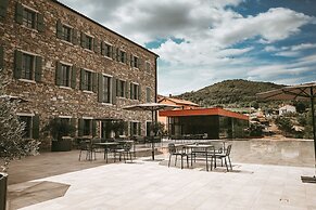 ROXANICH Winery and Design Hotel