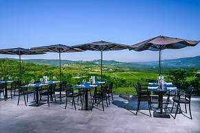 ROXANICH Winery and Design Hotel