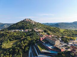 ROXANICH Winery and Design Hotel