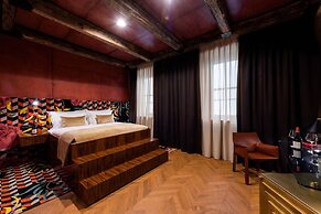 ROXANICH Winery and Design Hotel