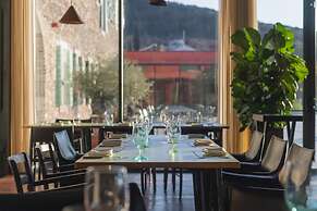 ROXANICH Winery and Design Hotel