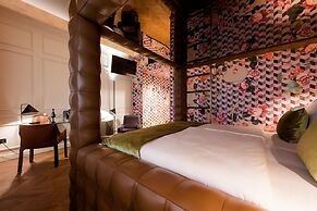 ROXANICH Winery and Design Hotel