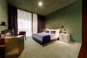 ROXANICH Winery and Design Hotel