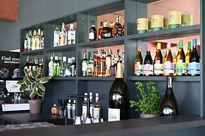 ROXANICH Winery and Design Hotel