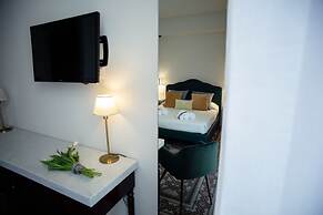 Suite 35