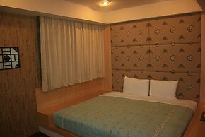 Warm Life Hotel
