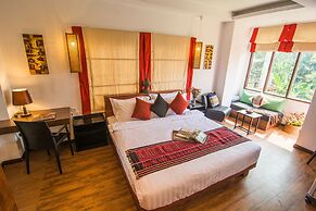 Woodside Inn & Serviced Apartments