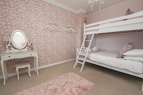 Little Paris Parking by Brighton Holiday Lets