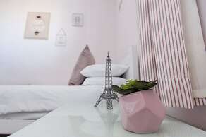 Little Paris Parking by Brighton Holiday Lets