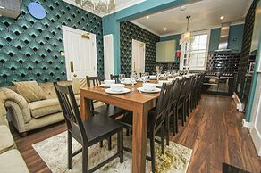 Chocolate Box Central by Brighton Holiday Lets