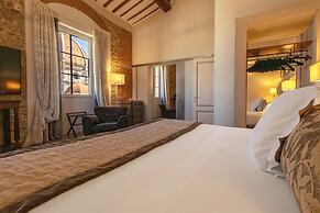 Donati Luxury Tower Suites