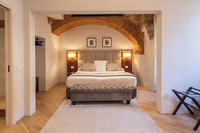 Donati Luxury Tower Suites