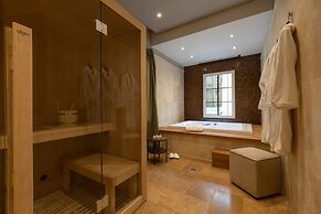 Donati Luxury Tower Suites
