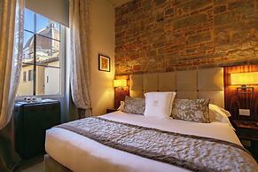 Donati Luxury Tower Suites