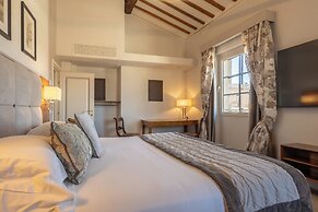 Donati Luxury Tower Suites