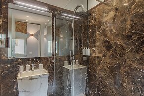 Donati Luxury Tower Suites