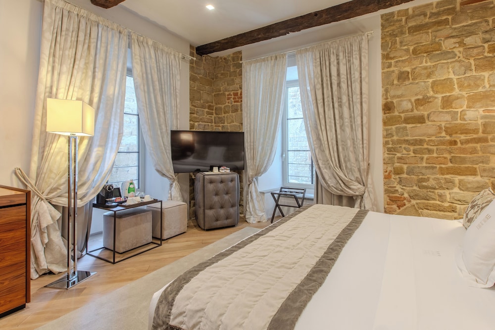 Donati Luxury Tower Suites