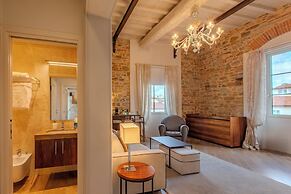 Donati Luxury Tower Suites