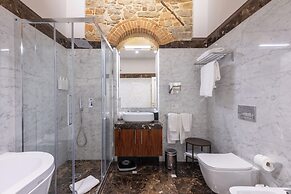 Donati Luxury Tower Suites