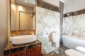 Donati Luxury Tower Suites