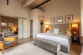 Donati Luxury Tower Suites