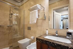 Donati Luxury Tower Suites