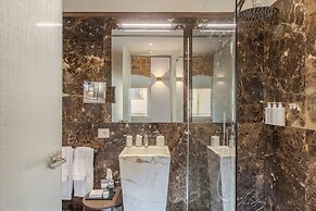 Donati Luxury Tower Suites