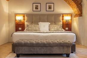 Donati Luxury Tower Suites
