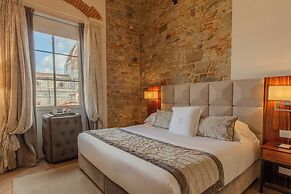Donati Luxury Tower Suites