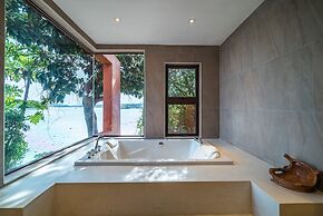 Nam Bo villa by Lofty