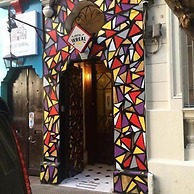 Hostal Irreal - Hostel