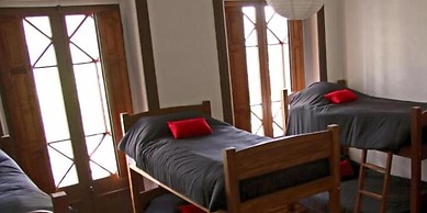 Hostal Irreal - Hostel