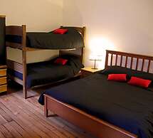 Hostal Irreal - Hostel