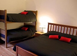 Hostal Irreal - Hostel