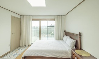 Jeju Bunker Hotel & Resort